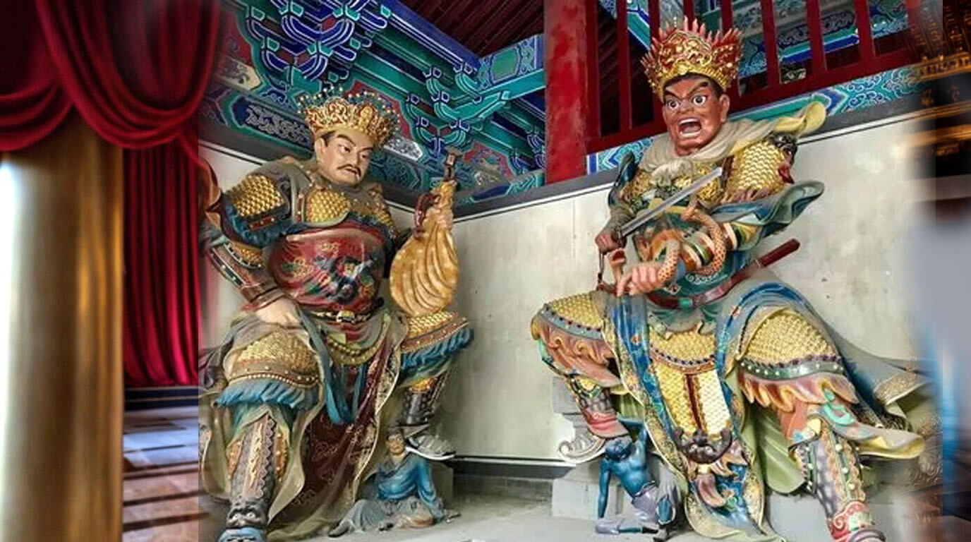 寺庙里的护法金刚,怒目圆睁,手拿法器。拿提琴的是红脸,另另一个拿剑的是白脸。-豆友5kBM的以图出图-毛坯精装作品